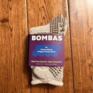 NWT Bombas Merino Blend Cozy Gripper House Socks Tan with Slate Green. Small.